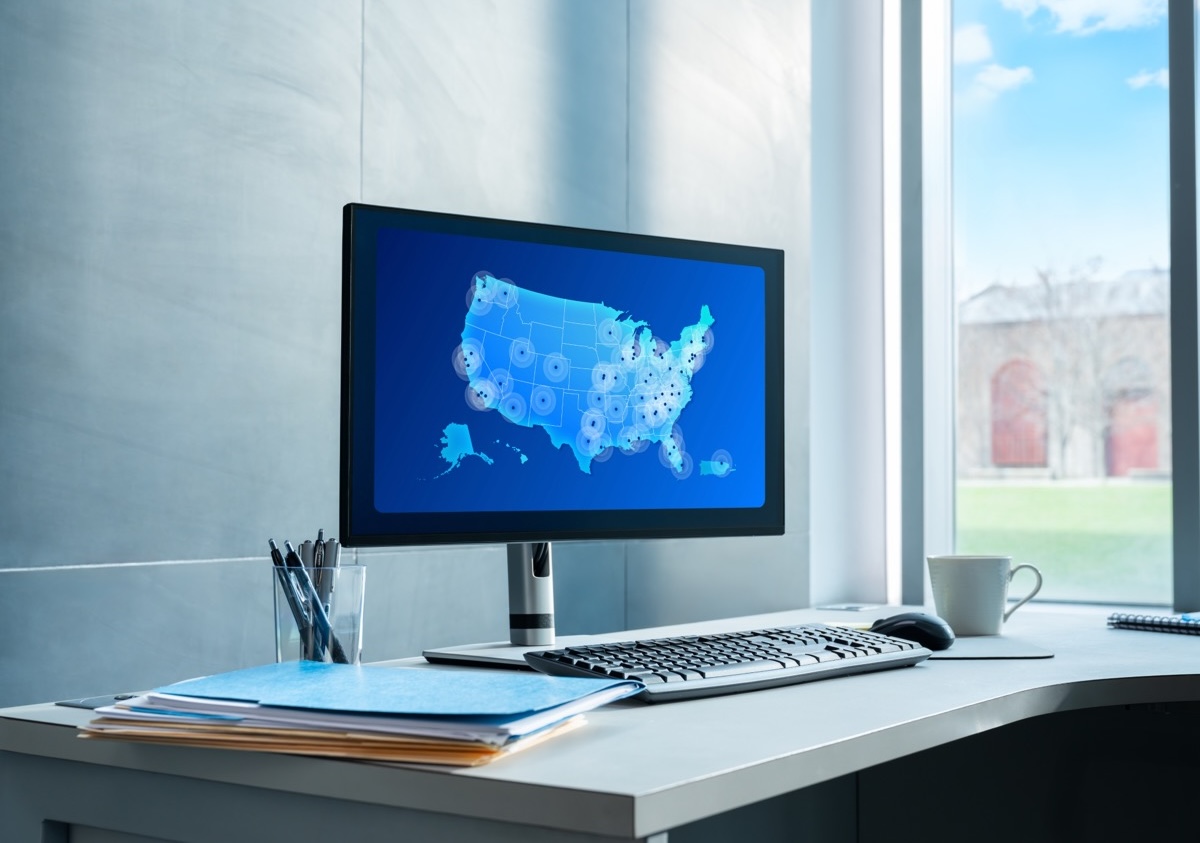 Computer monitor showing the map of the United States with Dots Showing PYLARIFY TruVu Manufacturing Sites